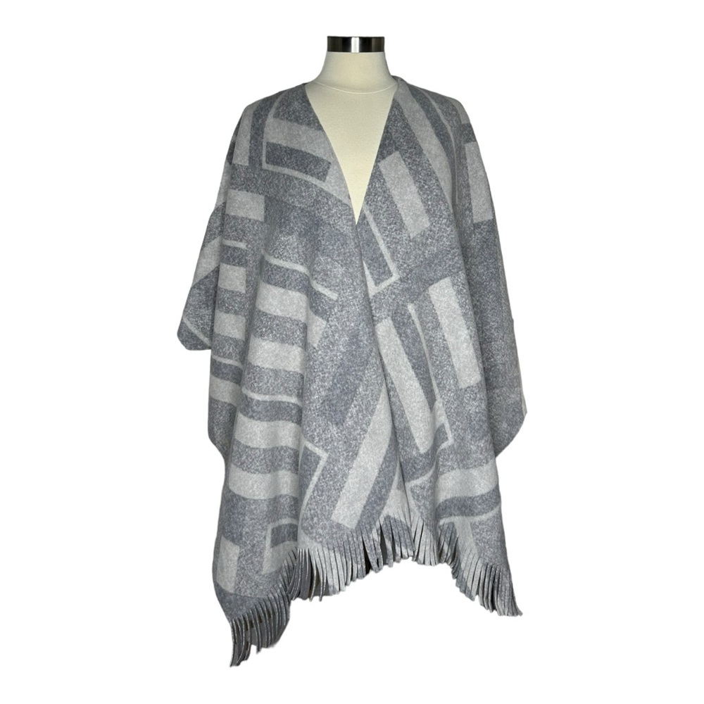 E STUDIO Soft fleece knit cape w/ fringe ends, reversible to solid
